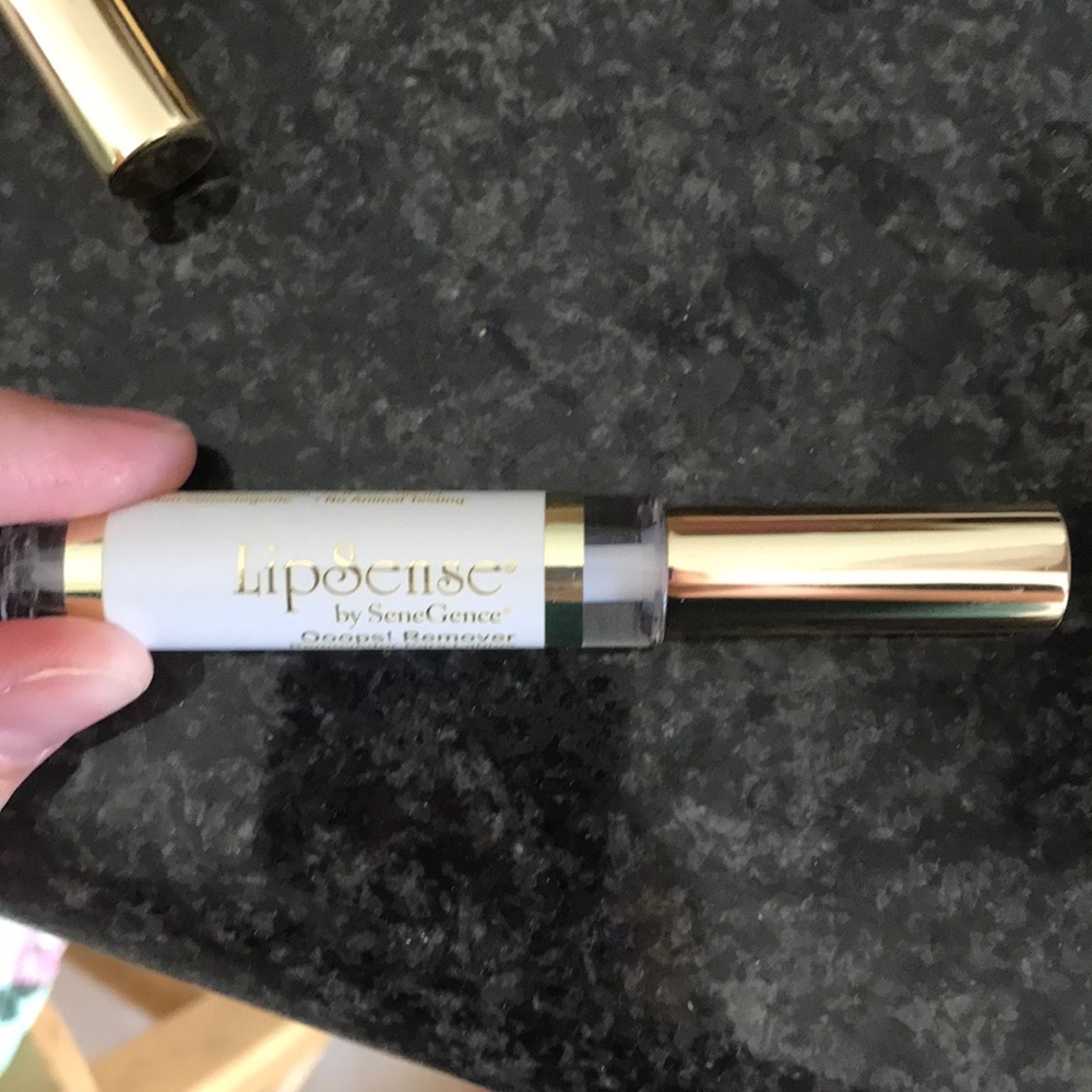 Ooops LipSense Remover - Picture 2 of 3